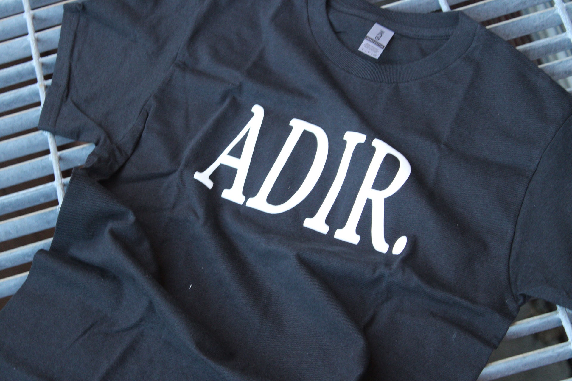 ADIR. PUFF TEE